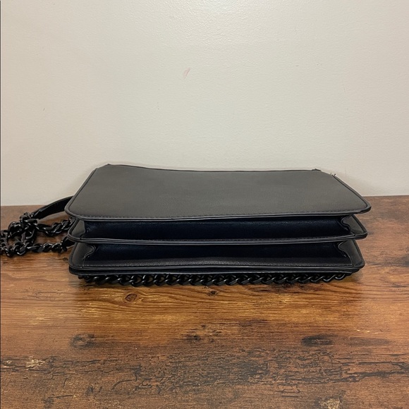 Aldo Elegant Black Quilted Crossbody Bag - Picture 4 of 14